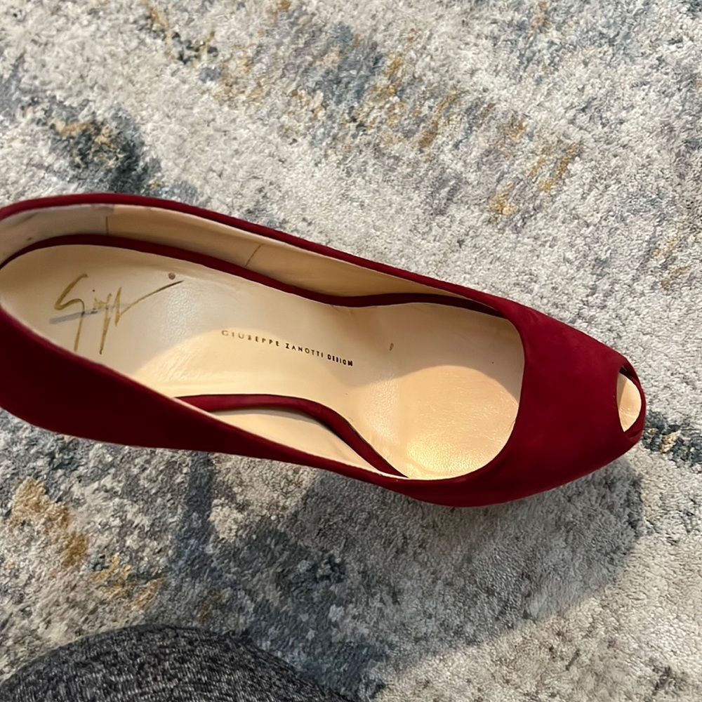 Red pumps Giuseppe Zanotti